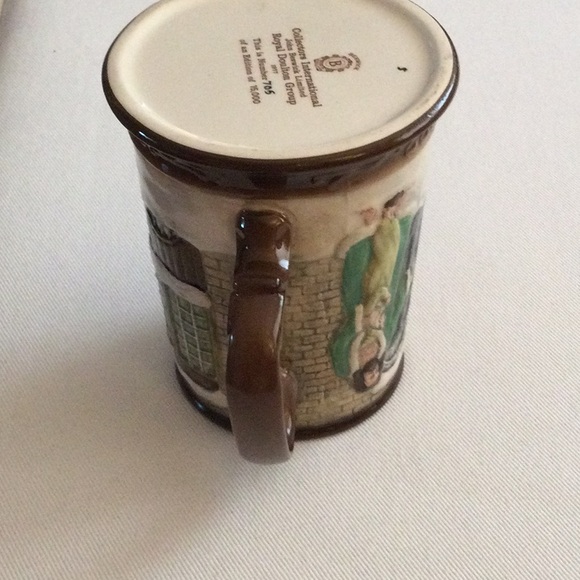 Beswick - Royal Doulton Group Mug - Dickens Christmas Carol 1977 - Picture 6 of 8